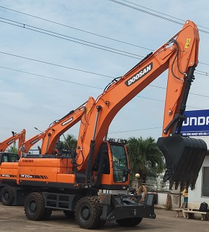 Máy xúc đào bánh lốp Doosan DX210 WA gàu 1 khối