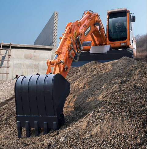 Máy xúc đào doosan bánh lốp gàu 07